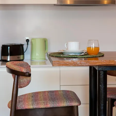 Hostee - Sublime 2br On Restauradores Sq * Lissabon