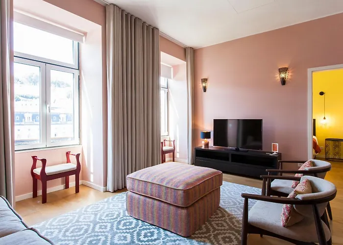 Hostee - Sublime 2br On Restauradores Sq Apartman *