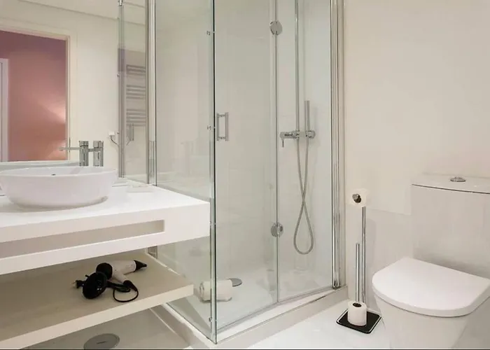 Hostee - Sublime 2Br Apt On Restauradores Sq Appartamento Lisbona