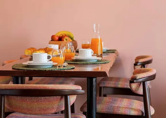 Hostee - Sublime 2Br Apt On Restauradores Sq Lisbona