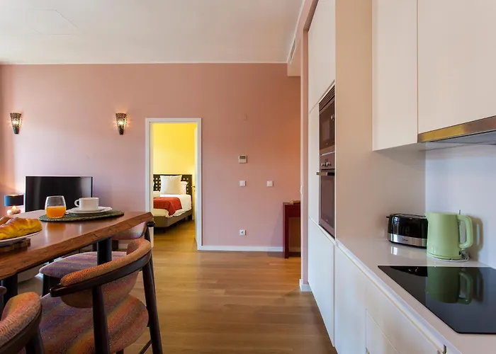 Hostee - Sublime 2Br Apt On Restauradores Sq Appartamento *